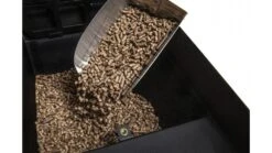 Broil King Pellet And Charcoal Scoop 63946 -Deals Grill BBQs Store 63946 action 04 1000x563 1