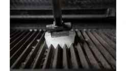 Broil King Ice Grill Brush - 65679 -Deals Grill BBQs Store BK 65679 lifestyle 01 1000x563 1